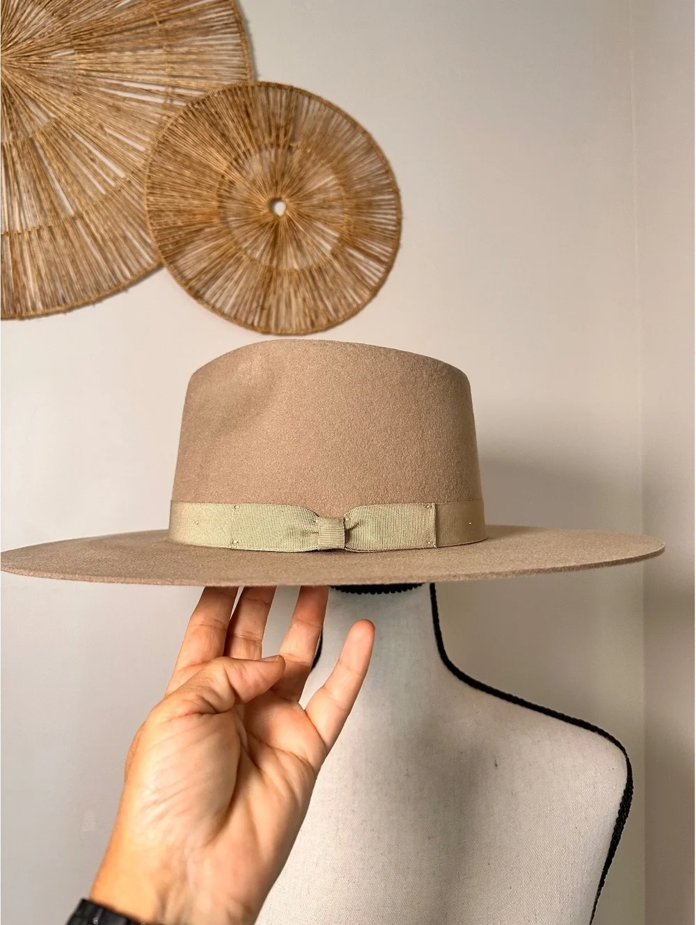 Shyanne women’s beige/khaki stiff-brim fedora hat